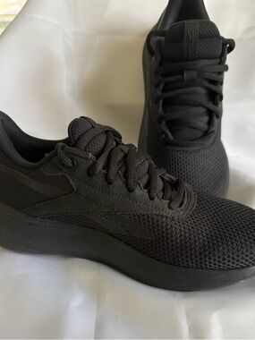 Women’s Reebok ortholite black walking sneaker DMX comfort - Size 6